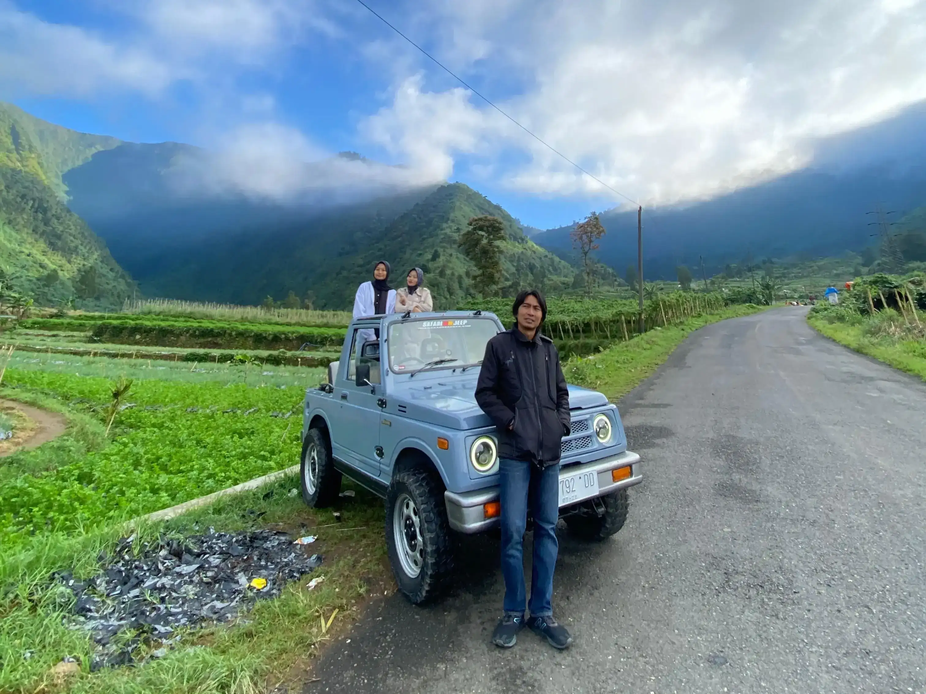 Private Jeep Trip Dieng Zona 3 – Curug Sikarim, Telaga Menjer, Swiss Van Java, Kebun Teh & Pintu Langit Sky Land